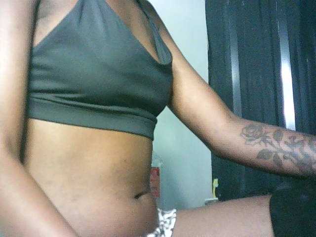 Sexypetiteher live cam on BongaCams