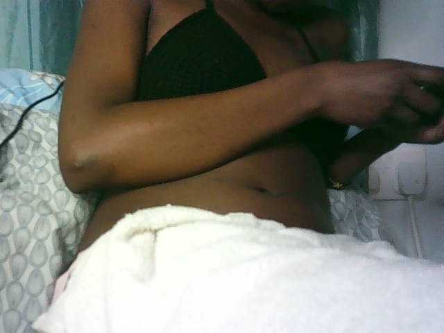 Sexypetiteher live cam preview