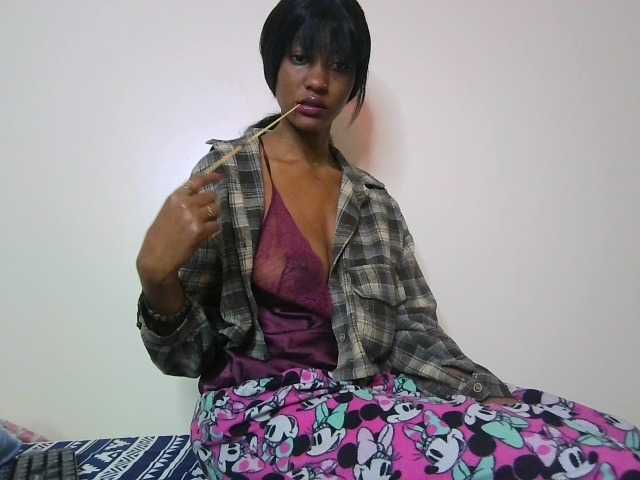Sexypetiteher live cam on BongaCams