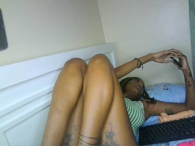 Sexypetiteher live cam on BongaCams