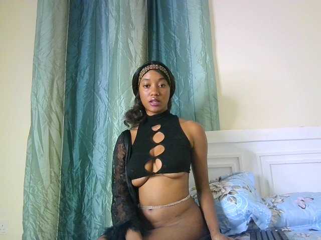 Sexypetiteher live cam on BongaCams