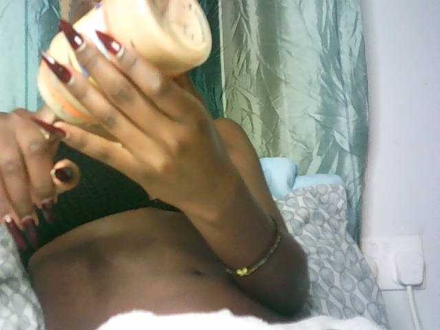 Sexypetiteher live on BongaCams