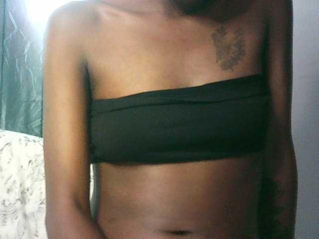 Sexypetiteher, en directo ahora en BongaCams