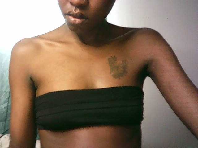 Sexypetiteher, live now on BongaCams