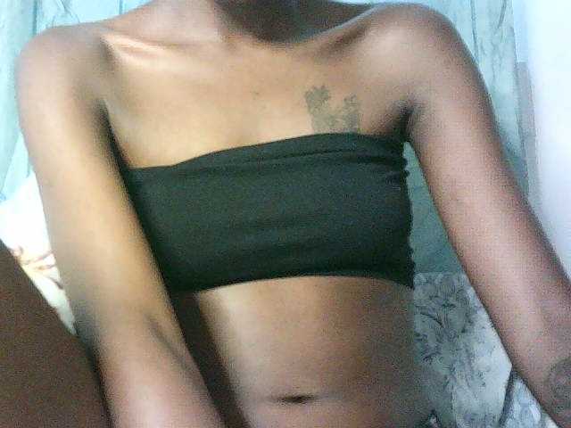 Sexypetiteher live cam on BongaCams