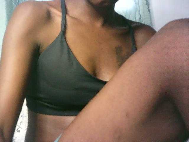 Sexypetiteher live cam on BongaCams