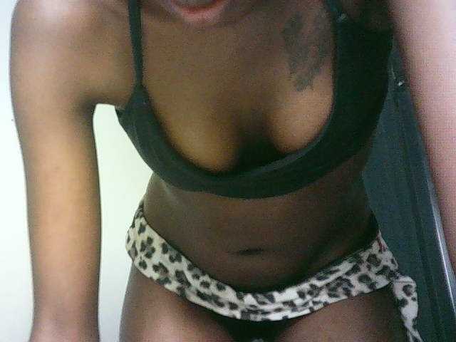 Sexypetiteher live cam on BongaCams