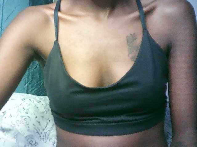 Sexypetiteher, en directo ahora en BongaCams