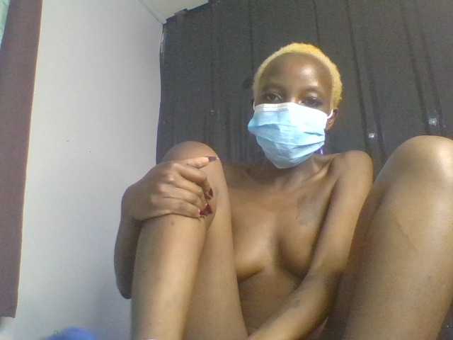 Sexypetiteher live cam on BongaCams