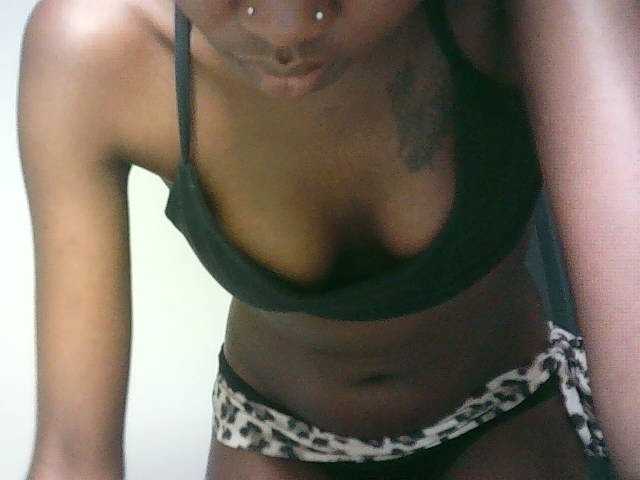Sexypetiteher live cam on BongaCams