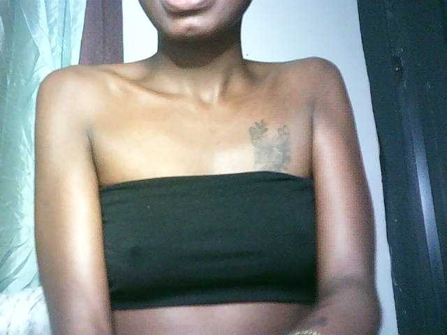 Sexypetiteher live cam on BongaCams