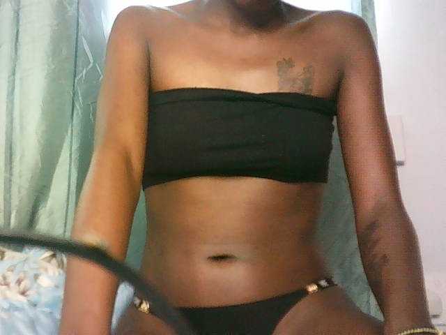 Sexypetiteher live cam preview