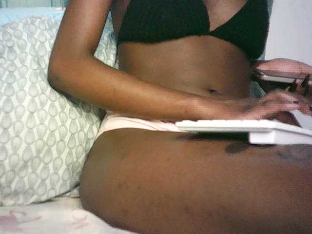 Sexypetiteher live cam preview