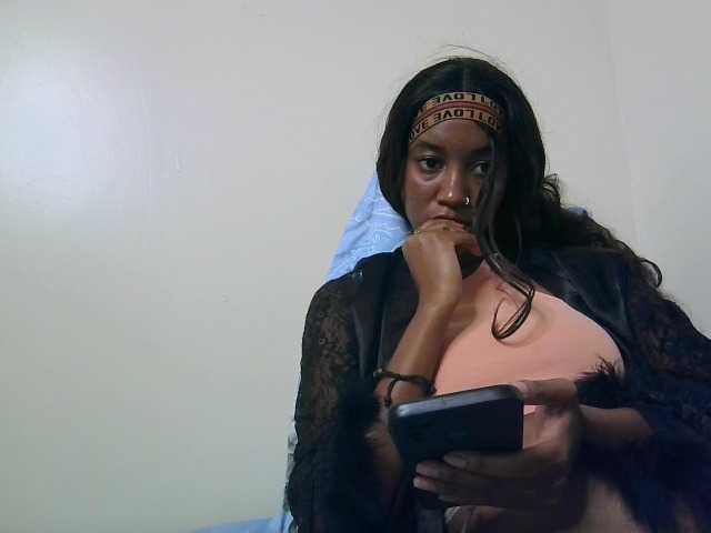 Sexypetiteher live cam on BongaCams