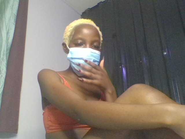 Sexypetiteher live cam on BongaCams