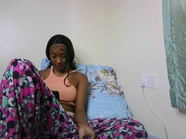 Sexypetiteher live cam on BongaCams