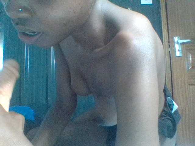 Sexypetiteher live cam on BongaCams