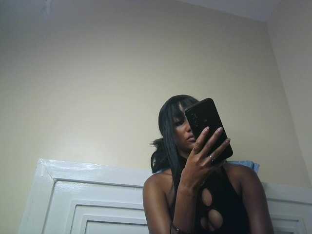 Sexypetiteher live cam on BongaCams