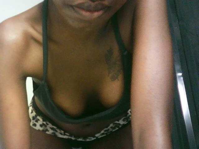 Sexypetiteher live cam on BongaCams