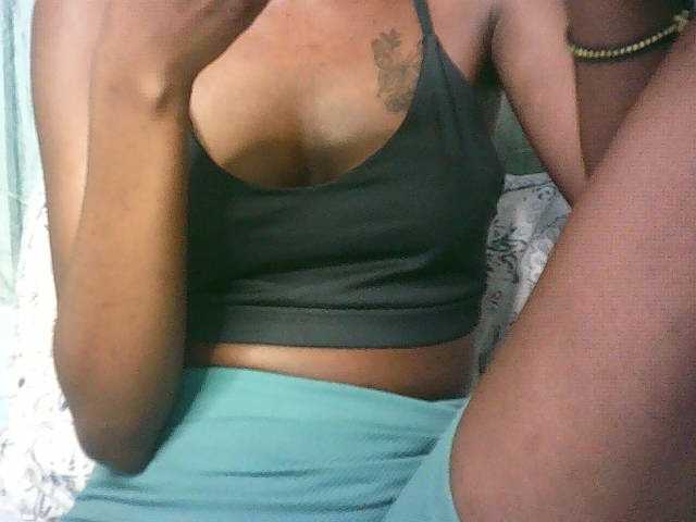 Sexypetiteher live cam on BongaCams