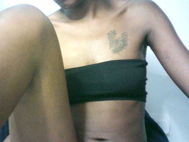 Sexypetiteher live cam on BongaCams