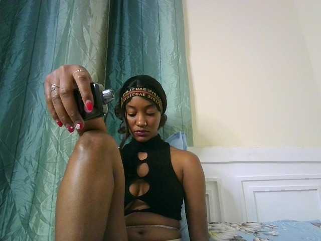 Sexypetiteher live cam on BongaCams