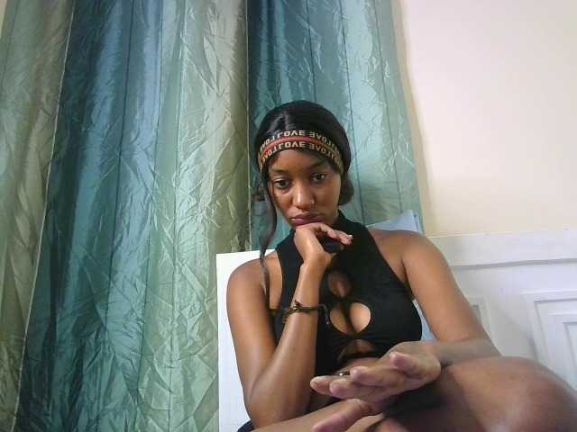 Sexypetiteher live cam on BongaCams