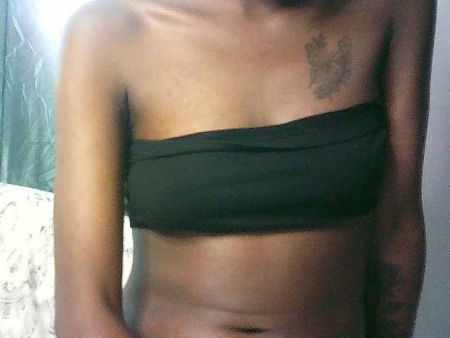 Sexypetiteher live cam on BongaCams