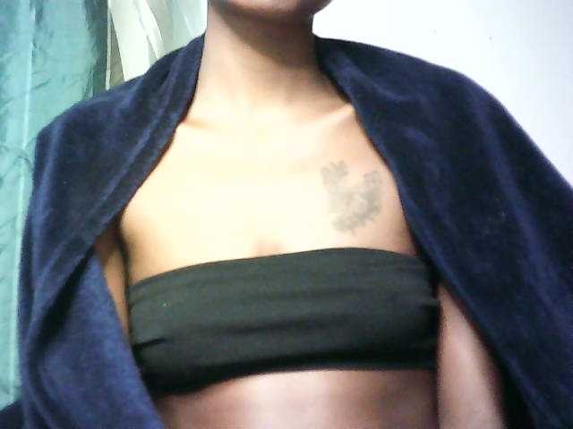 Sexypetiteher live cam on BongaCams