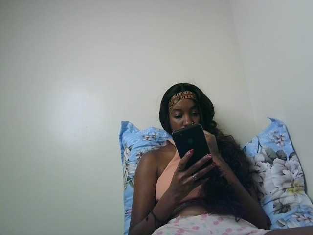 Sexypetiteher live cam on BongaCams