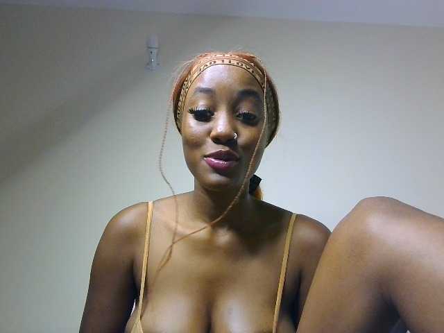 Sexypetiteher live cam on BongaCams