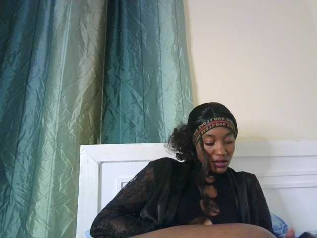 Sexypetiteher live cam on BongaCams
