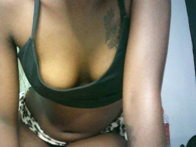 Sexypetiteher live cam on BongaCams