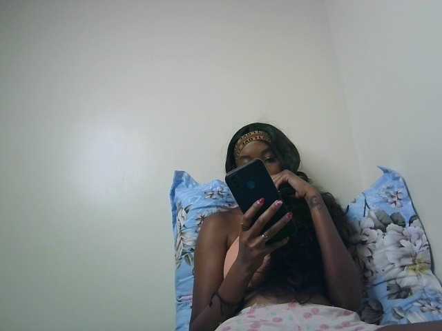 Sexypetiteher live cam on BongaCams