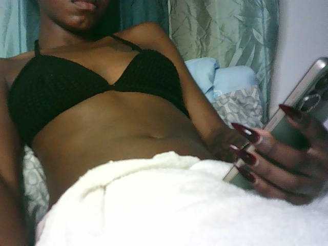 Sexypetiteher live cam preview