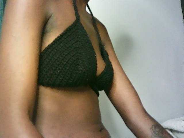 Sexypetiteher live cam on BongaCams