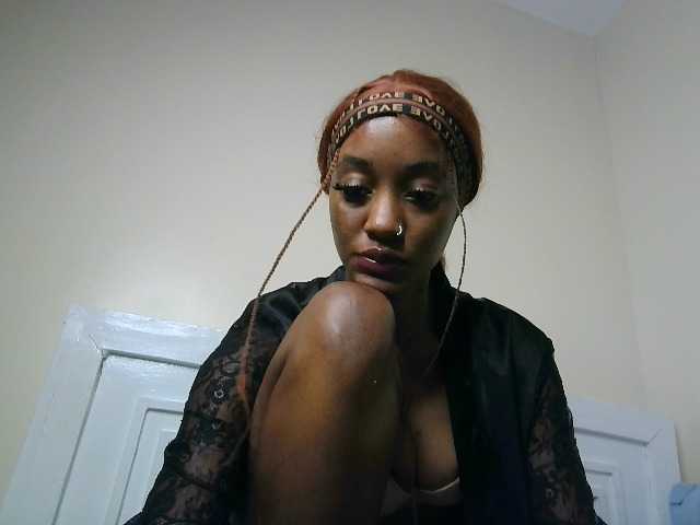 Sexypetiteher live cam on BongaCams