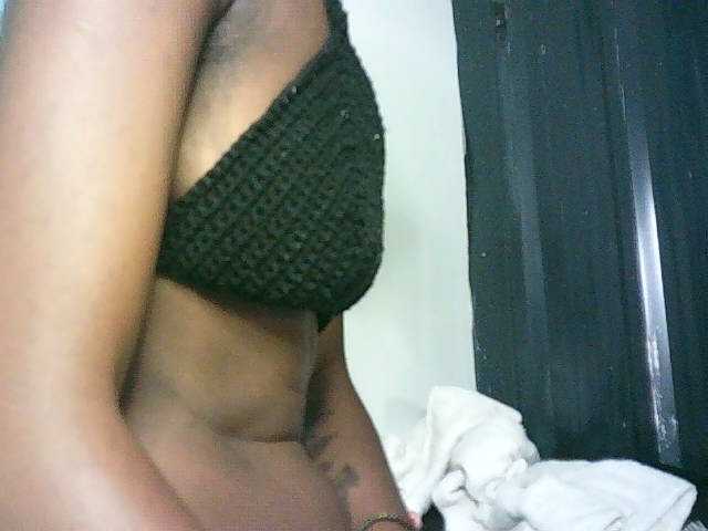 Sexypetiteher live cam preview