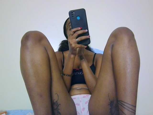 Sexypetiteher live cam on BongaCams