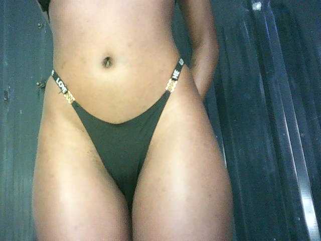 Sexypetiteher live cam preview