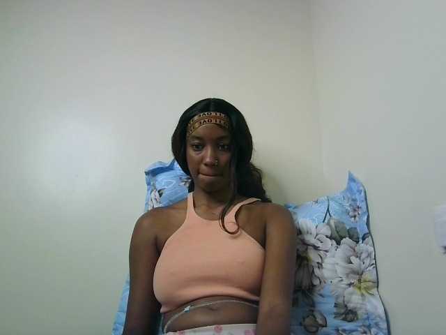 Sexypetiteher live cam on BongaCams