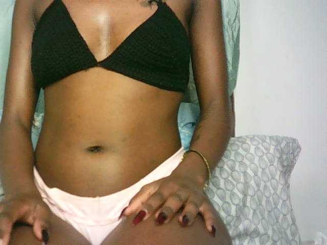 Sexypetiteher live cam on BongaCams