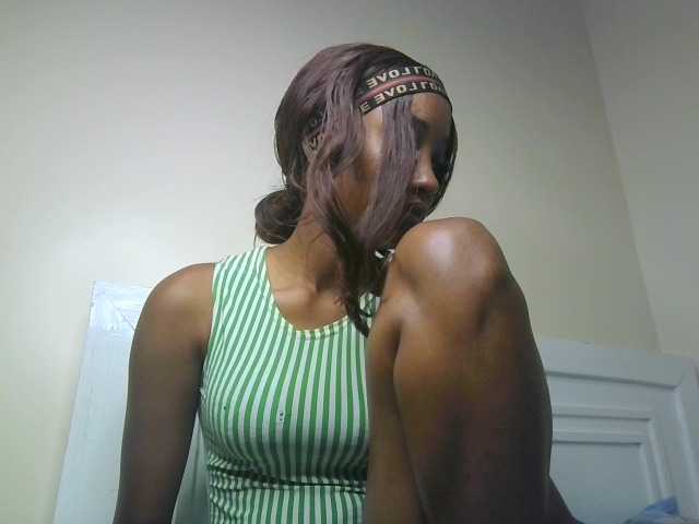 Sexypetiteher live cam on BongaCams