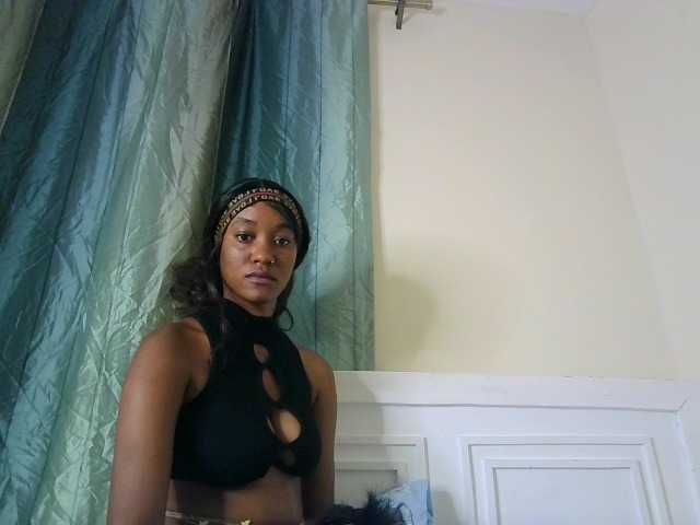 Sexypetiteher live cam on BongaCams
