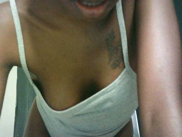 Sexypetiteher live cam on BongaCams