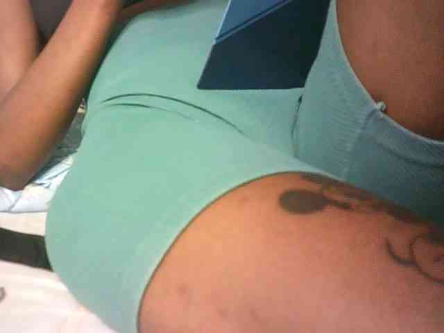 Sexypetiteher webcam