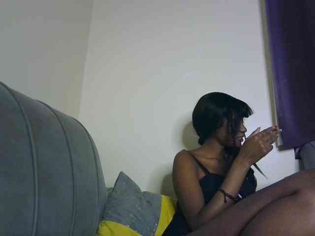 Sexypetiteher webcam