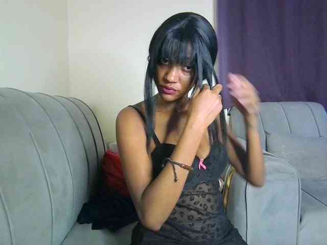 Sexypetiteher webcam