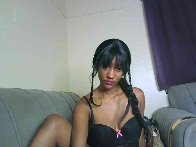 Sexypetiteher webcam