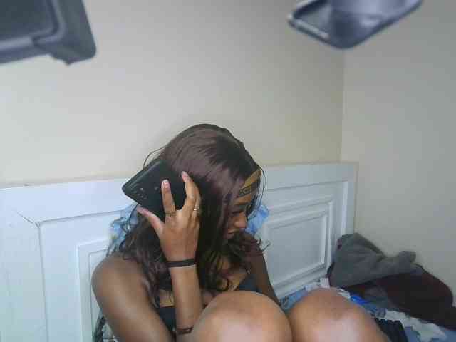 Sexypetiteher webcam
